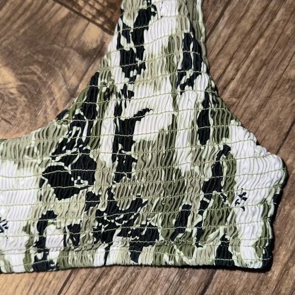 Victoria’s Secret Smocked Green Bralette Bikini Top Size Small - Picture 3 of 12